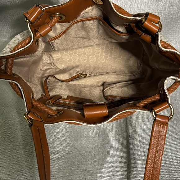 MICHAEL KORS JET SET VANILLA LARGE GATHERED TOTE HANDBAG GOOD CONDITION. - Picture 8 of 8